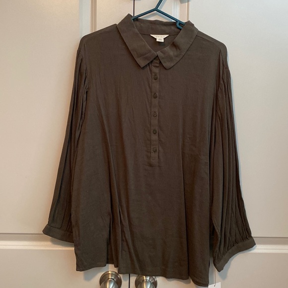 3/4 sleeve button top - Picture 1 of 7